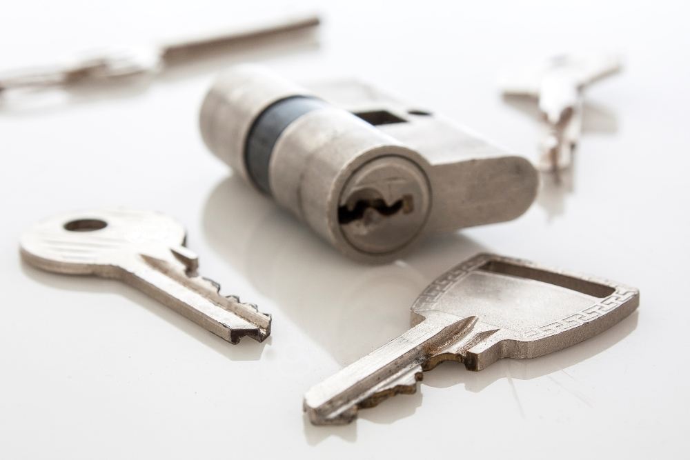Are Your Locks Up to Scratch? | Tyne Tees Locks Locks with different keys